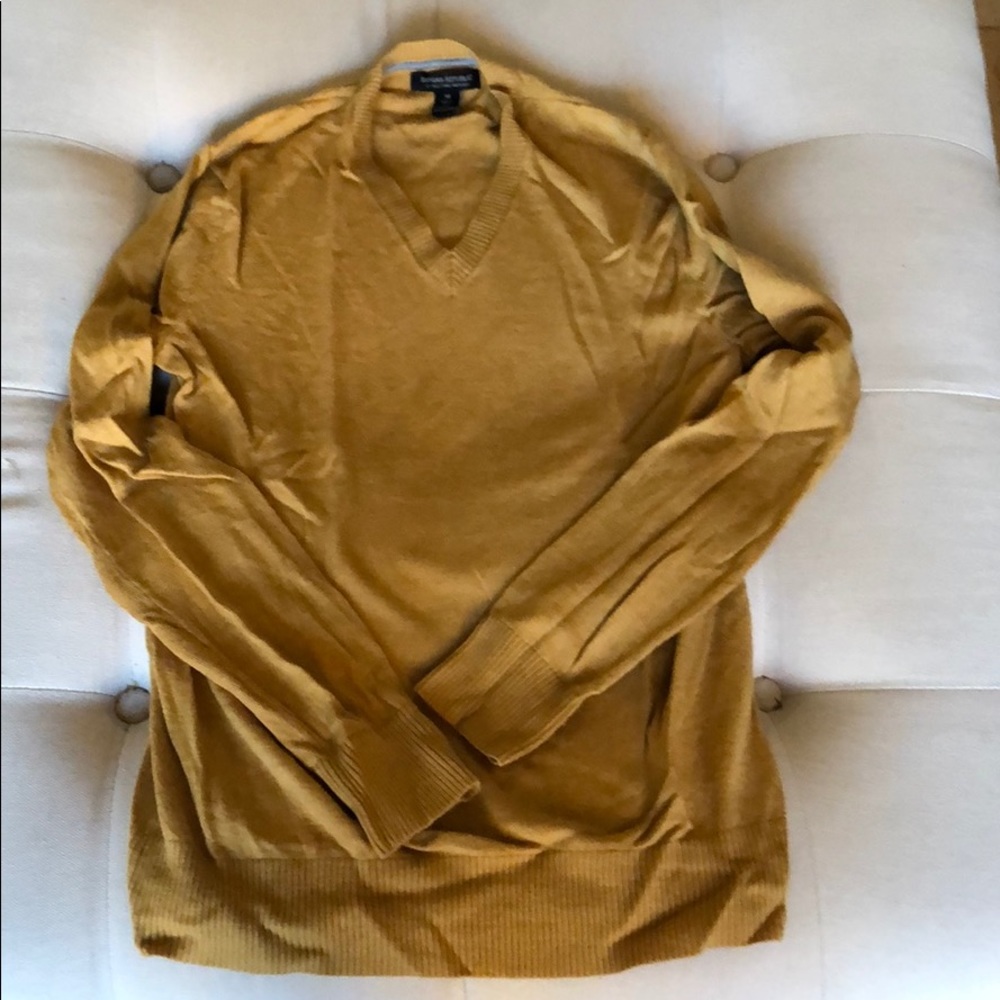 Banana Republic men’s merino wool vneck sweater